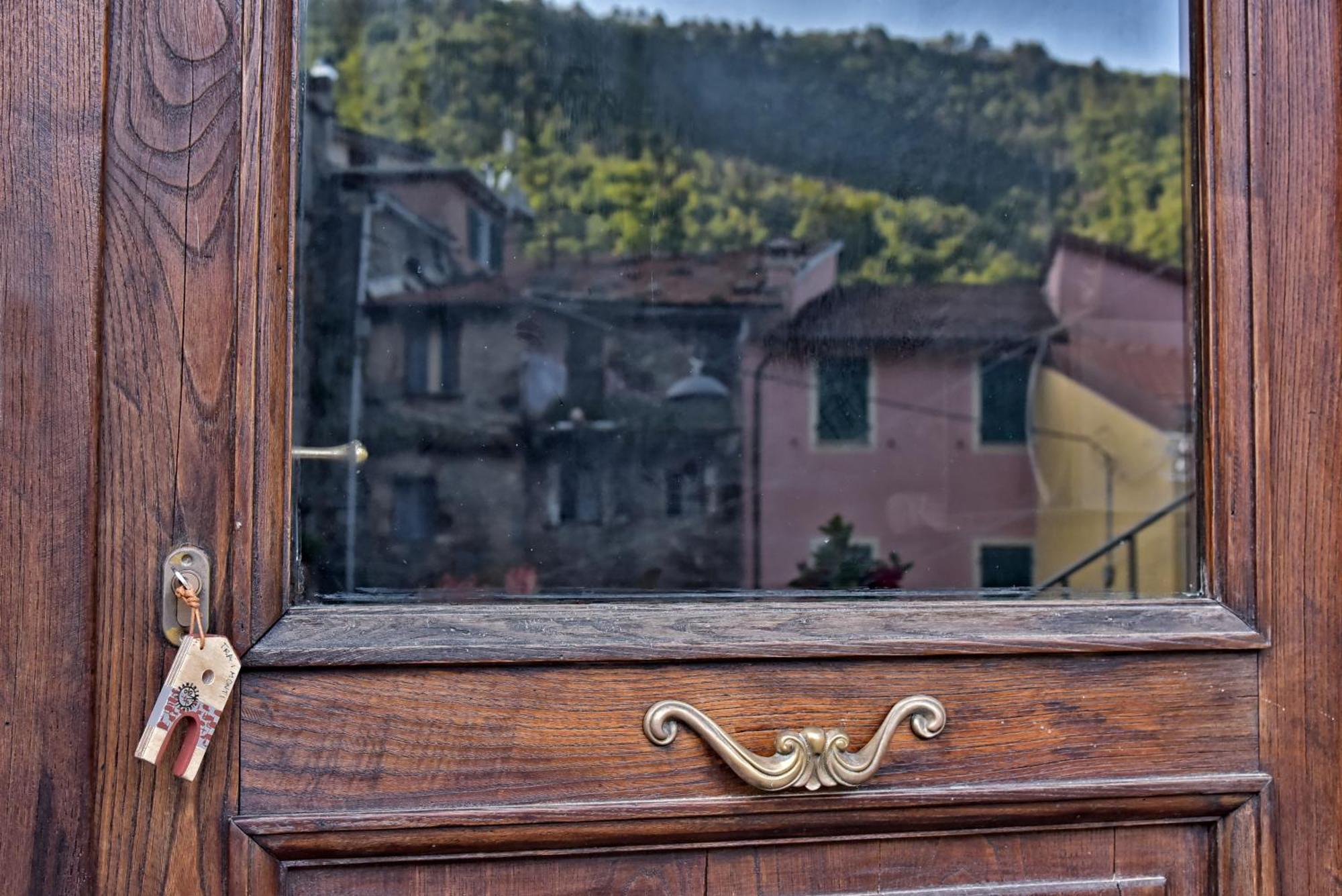 Casa Vacanze Tra I Monti E San Martino Biassa Exterior foto