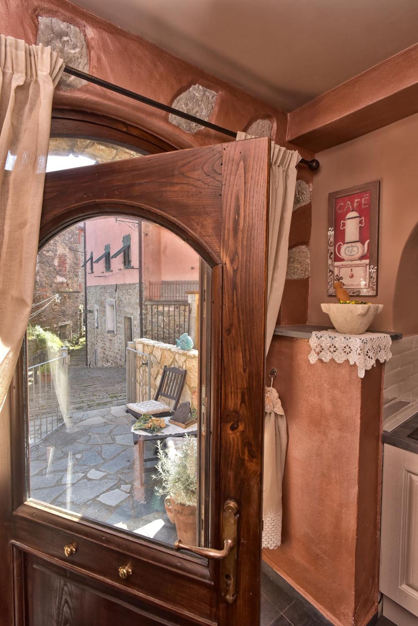 Casa Vacanze Tra I Monti E San Martino Biassa Exterior foto