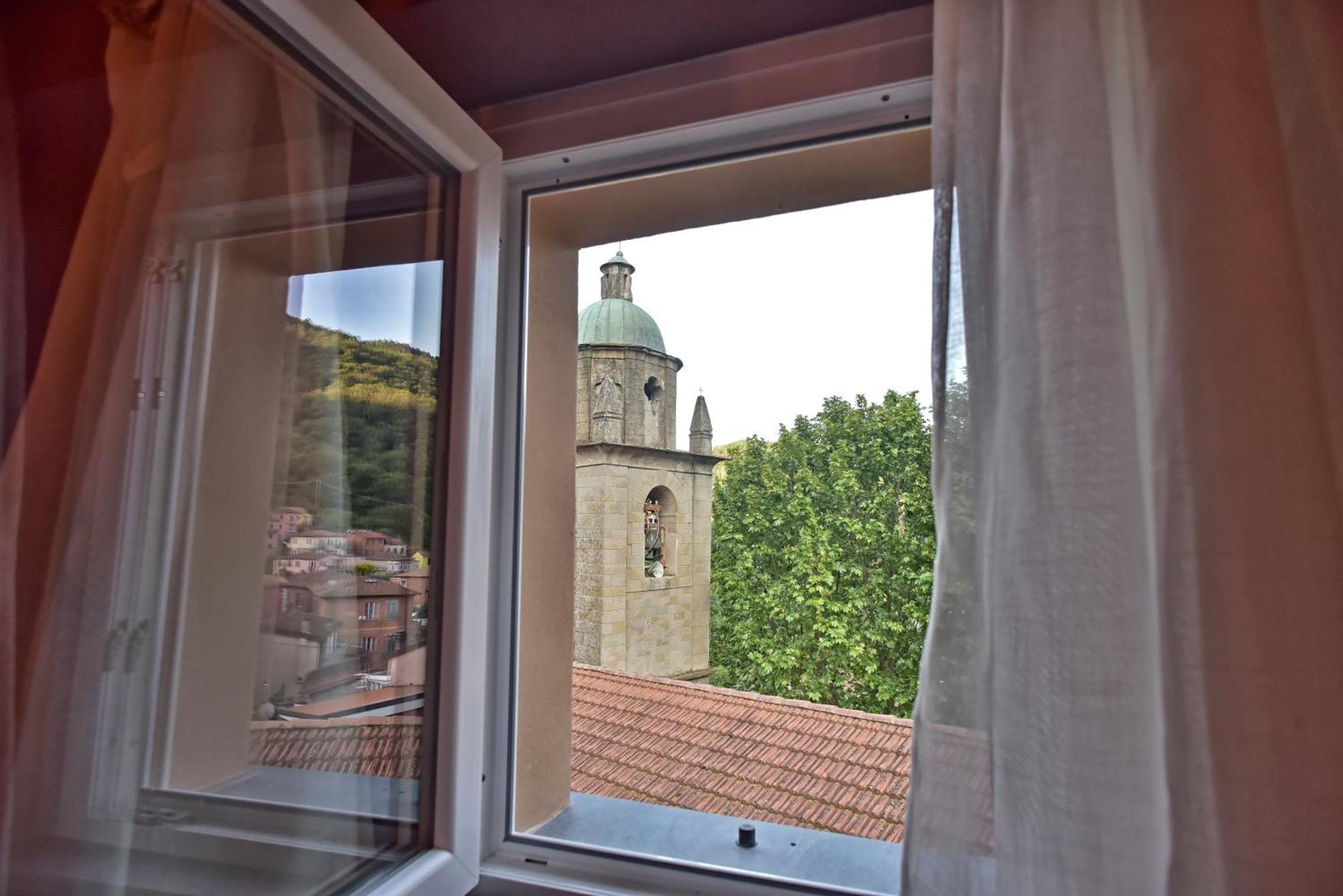 Casa Vacanze Tra I Monti E San Martino Biassa Exterior foto