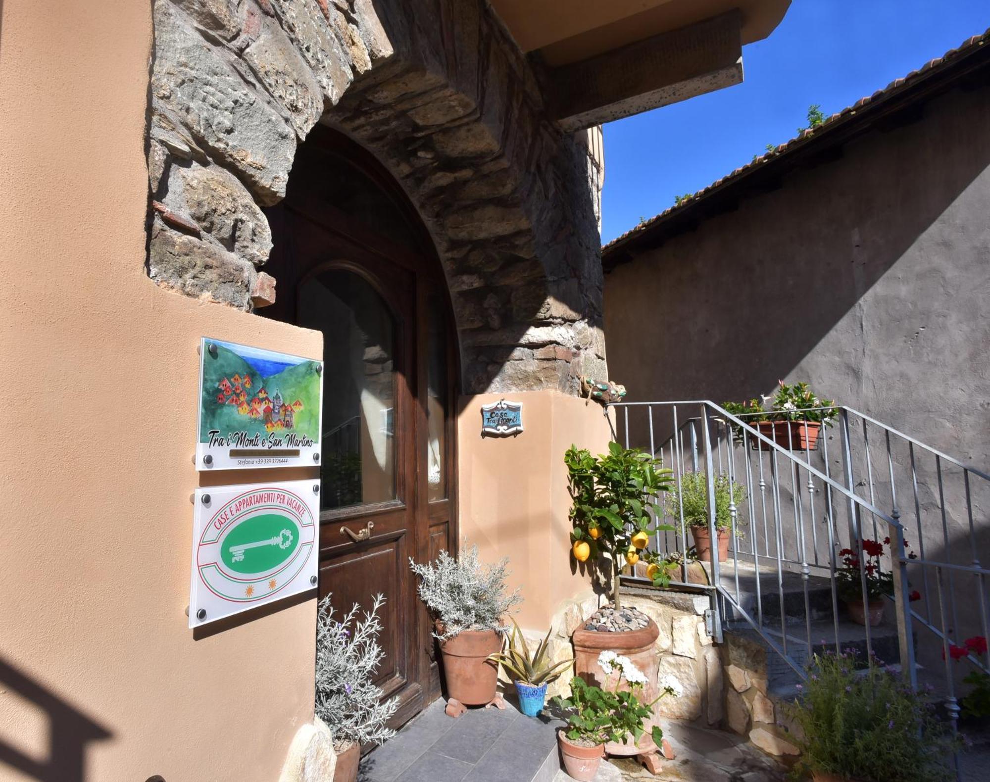 Casa Vacanze Tra I Monti E San Martino Biassa Exterior foto