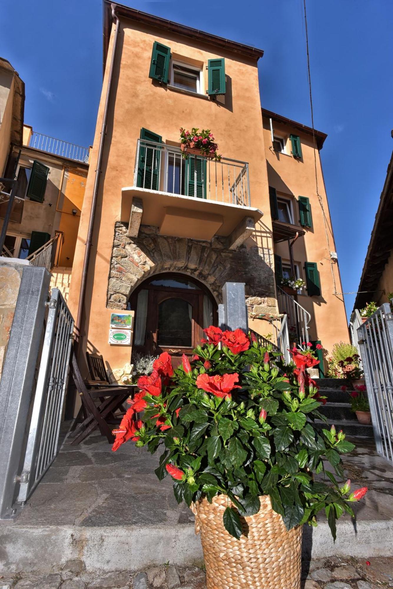 Casa Vacanze Tra I Monti E San Martino Biassa Exterior foto